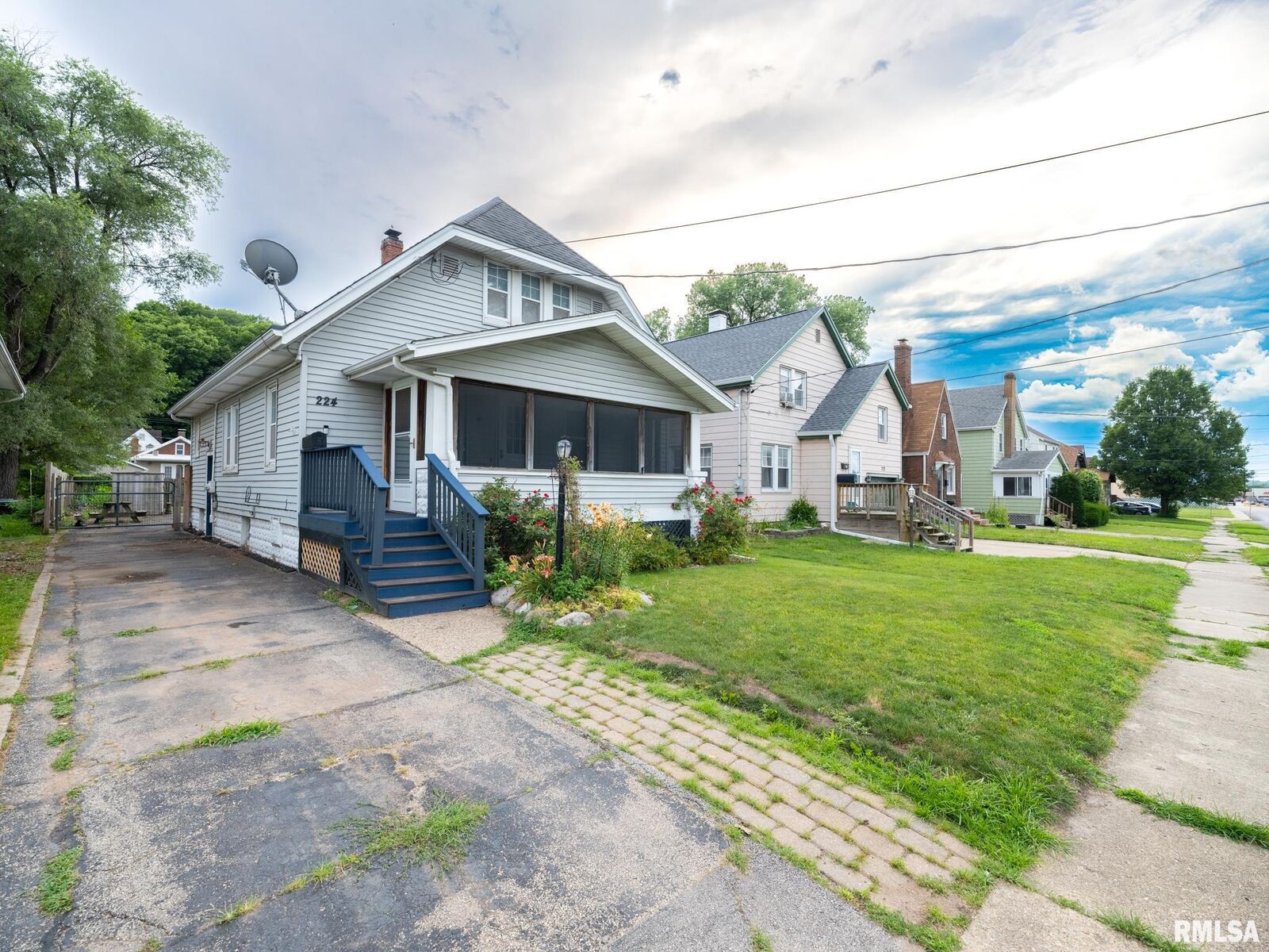 Property Photo:  224 Everett Street  IL 61611 