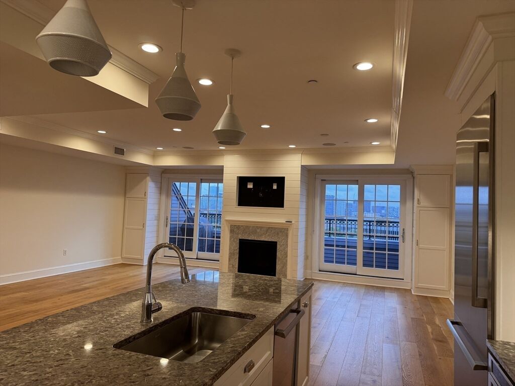 Property Photo:  374-398 Bunker Hill 306  MA 02129 