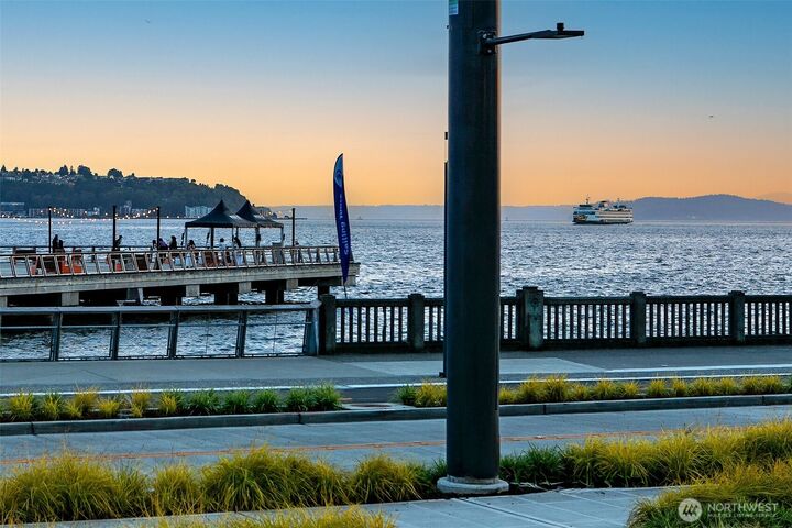 Property Photo:  1900  Alaskan Way 116  WA 98121 