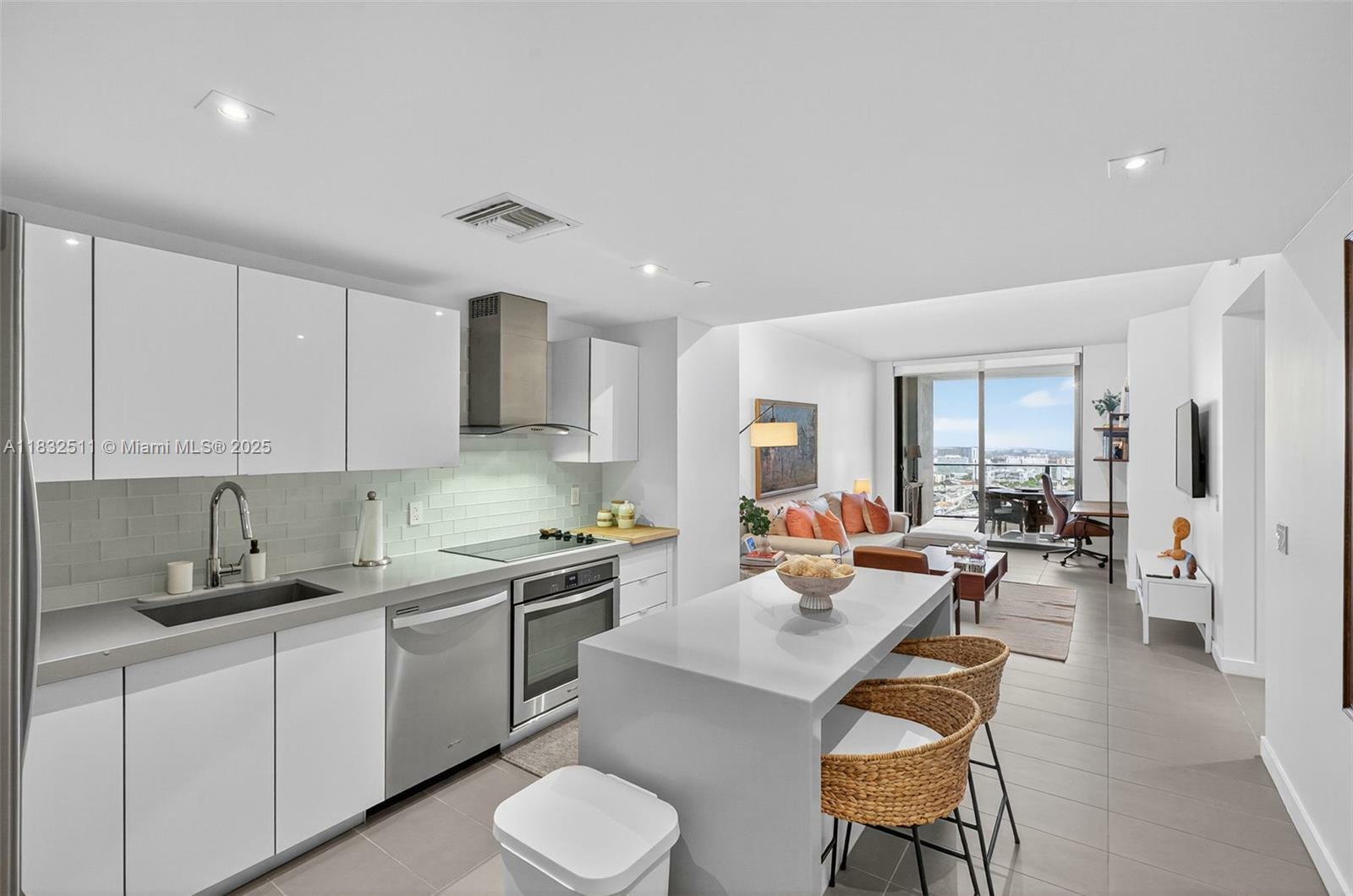 Property Photo: 1600 NE 1st Ave 3515 FL 33132