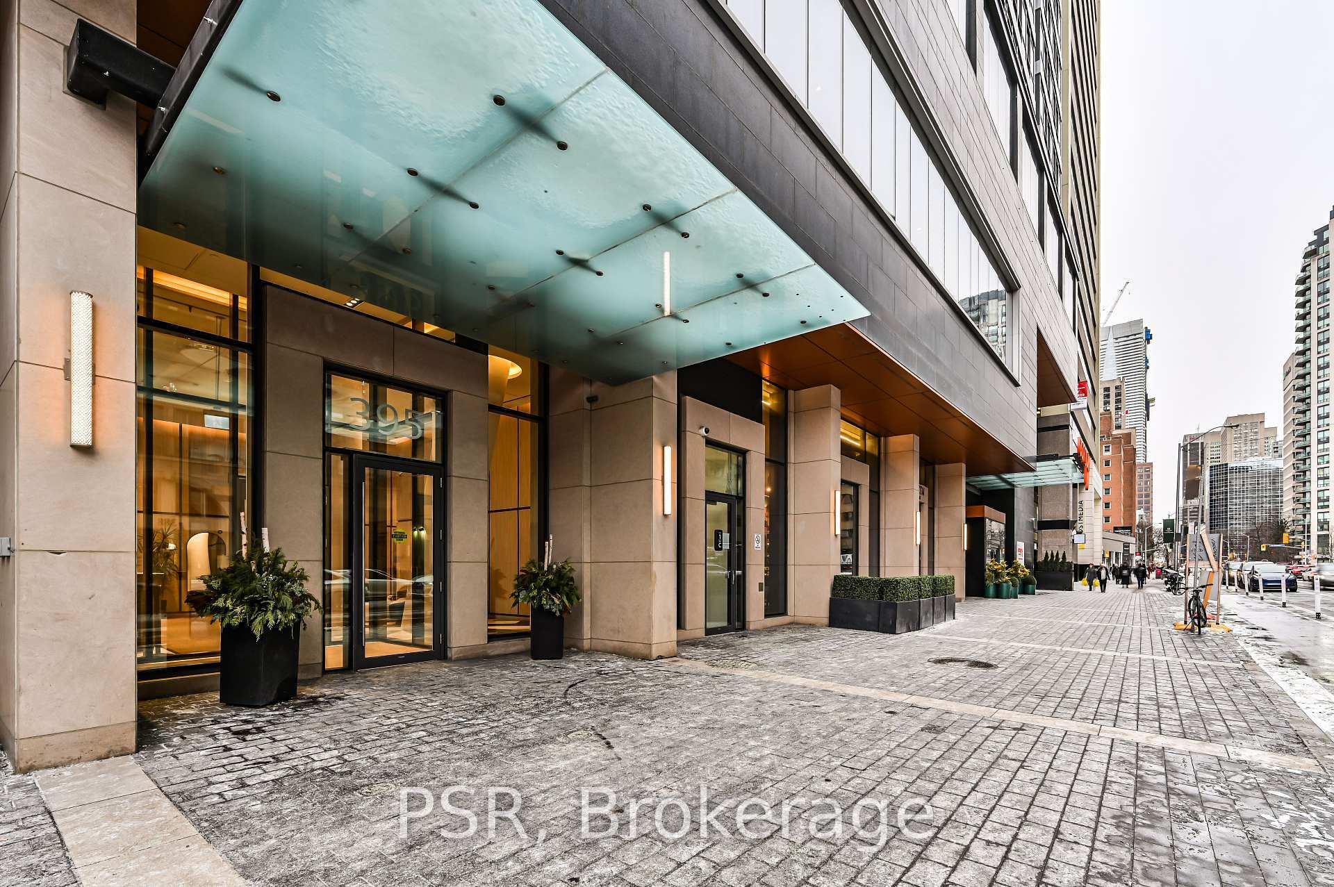 Property Photo: 395 Bloor Street E 4409 ON M4W 0B4