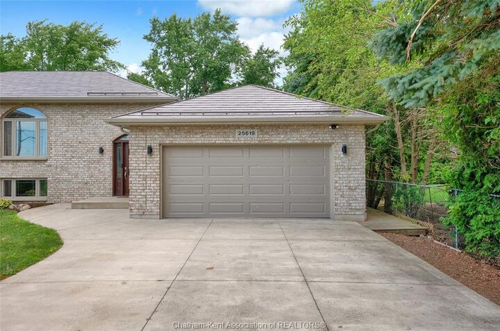Property Photo: 25619 Meadowbrook Lane ON N0P 1S0
