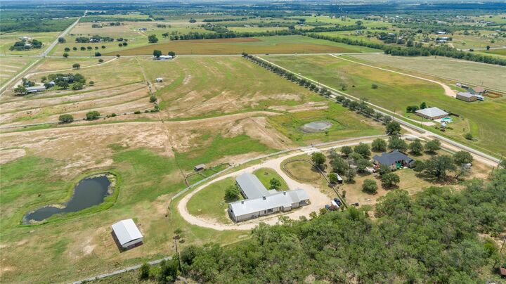 Property Photo: 404 Annies Lane TX 78121