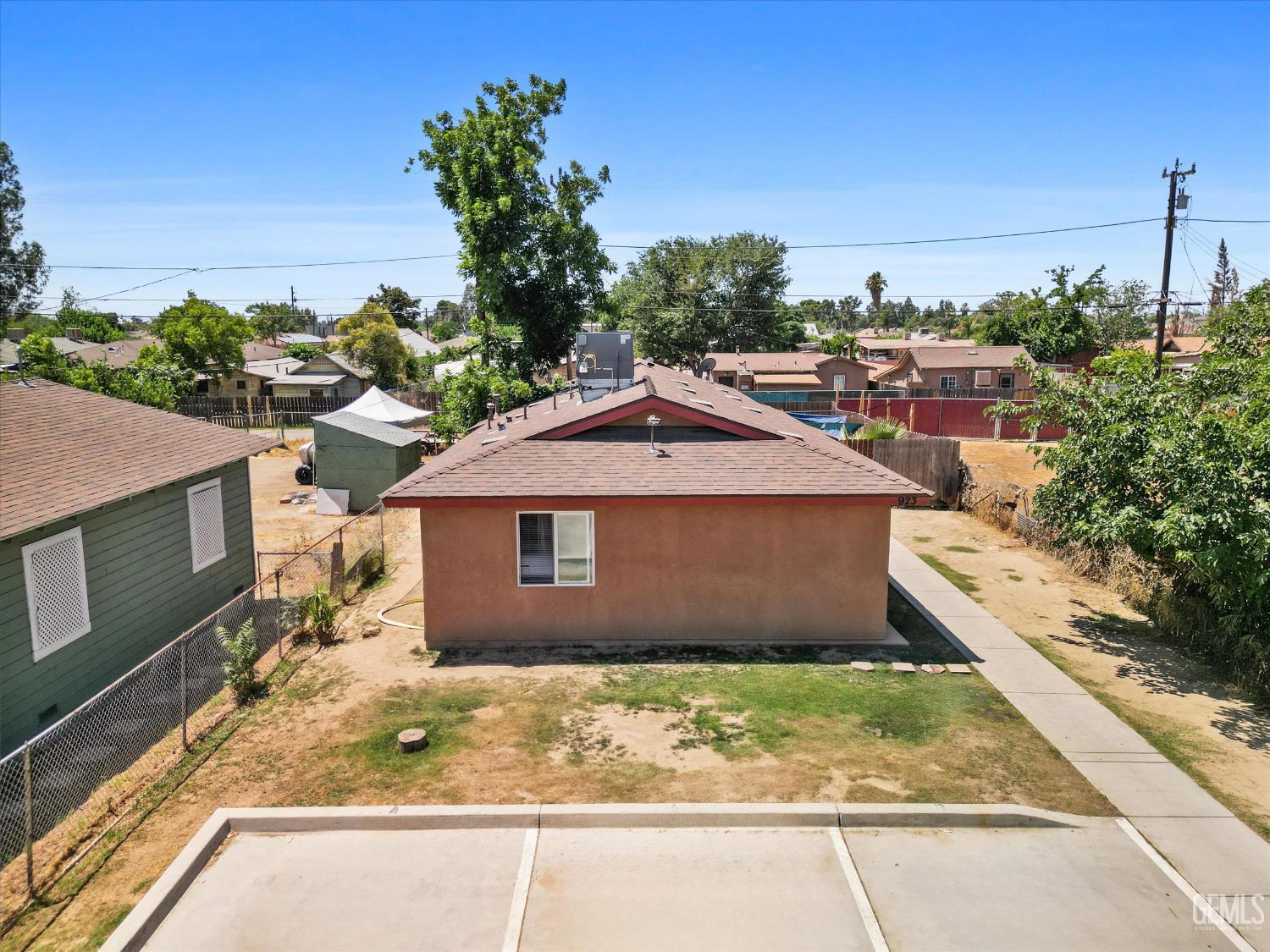 Property Photo: 923 Eureka Street CA 93305
