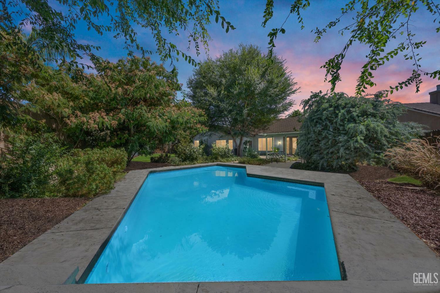 Property Photo:  1302 Calaveras Park Drive  CA 93311 
