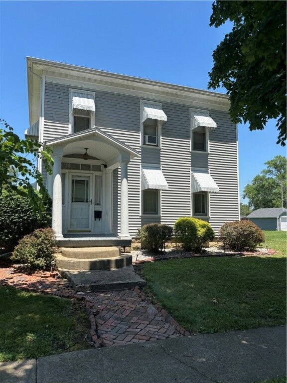 Property Photo:  805 Madison Avenue  IL 62411 