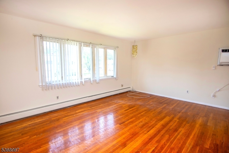 Property Photo:  4 Elizabeth Ct  NJ 07643 