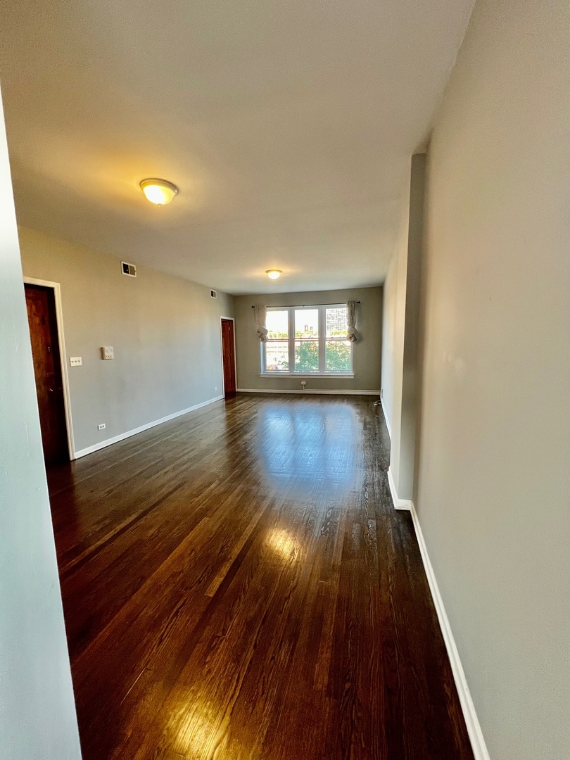 Property Photo: 5350 N Broadway Street 3 IL 60640