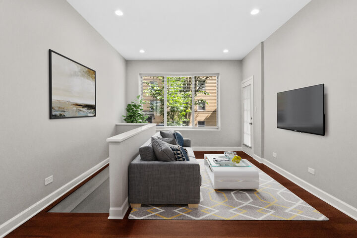 Property Photo: 3237 W Sunnyside Avenue 1E IL 60625