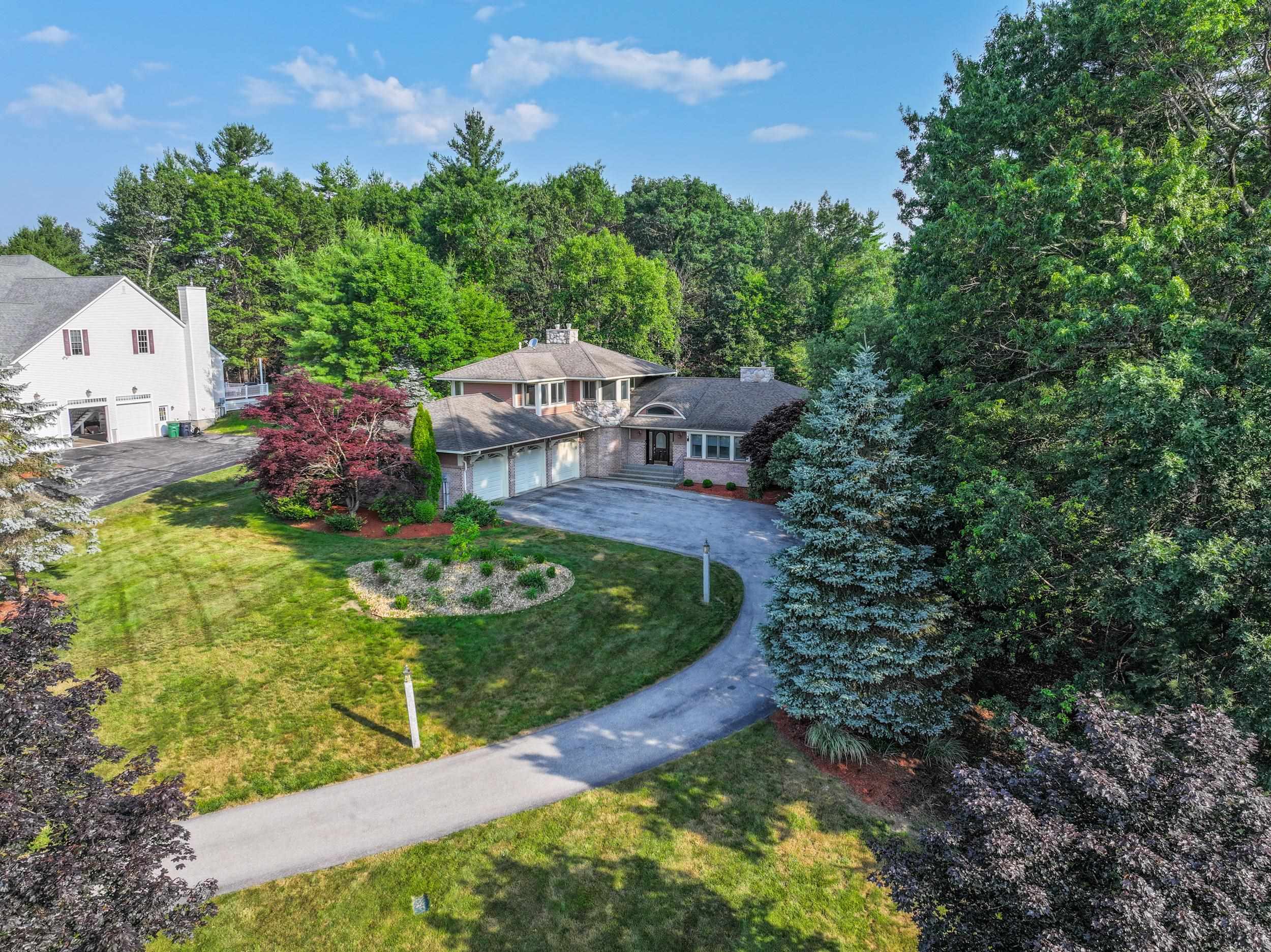 Property Photo: 27 Tanglewood Drive NH 03062