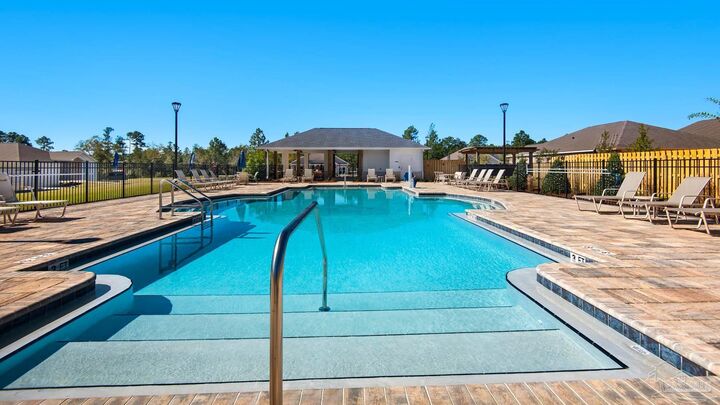 Property Photo: 3075 Silver Maple Dr FL 32533
