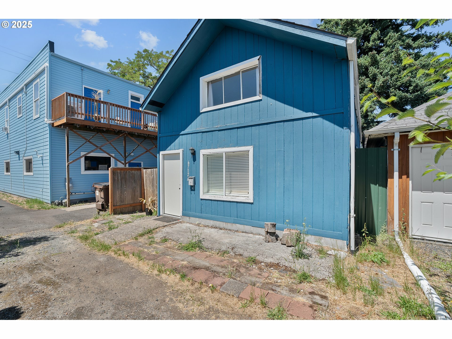 Property Photo:  6712 SE Pardee St A  OR 97206 