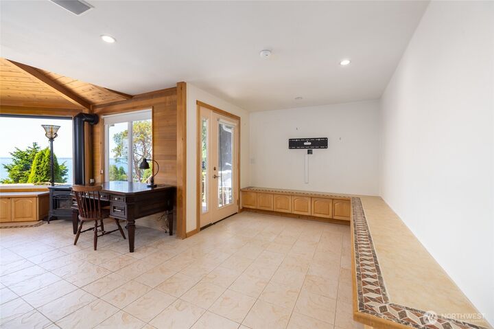 Property Photo: 10 Edgewater Drive WA 98282