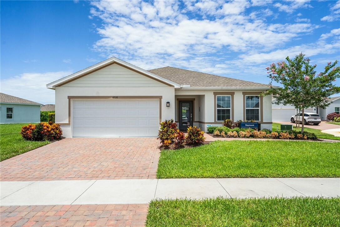 Property Photo:  6530 Pomello Court  FL 32967 