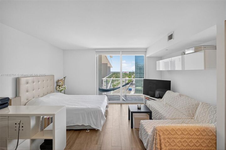 Property Photo:  4250 Biscayne Blvd 1206  FL 33137 