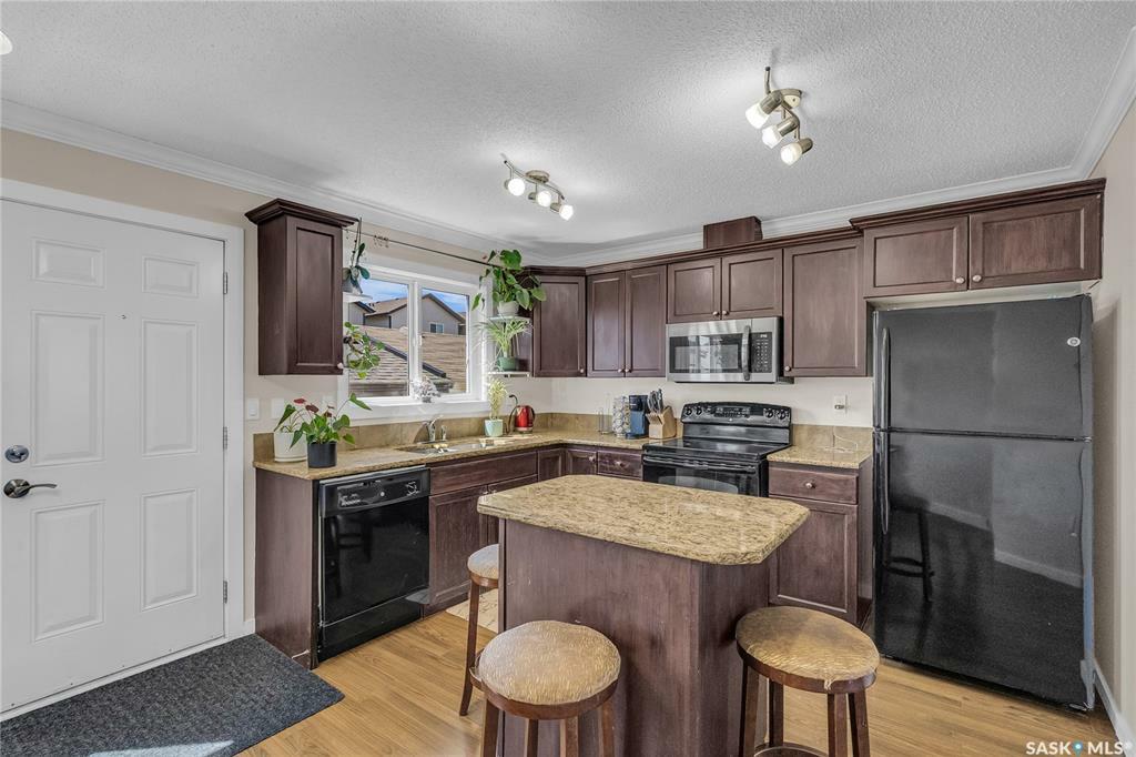 Property Photo:  460 Coad Manor  SK S7R 0K2 