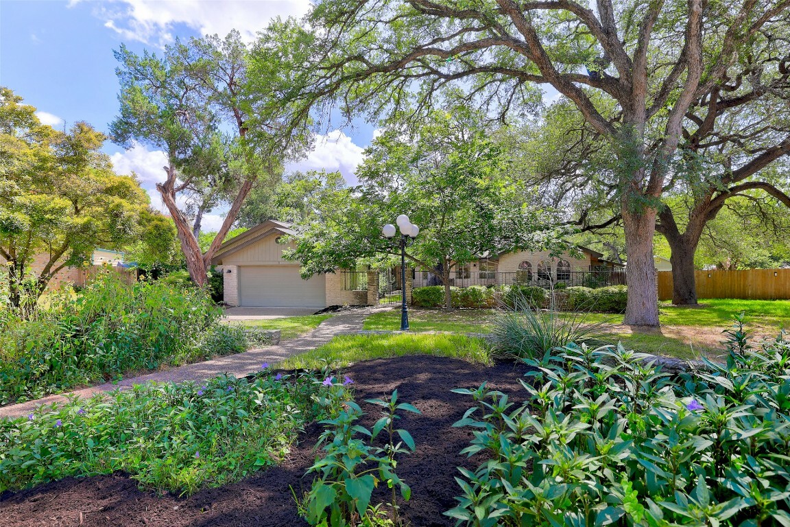 Property Photo: 1207 Oak Shadows Circle TX 78758