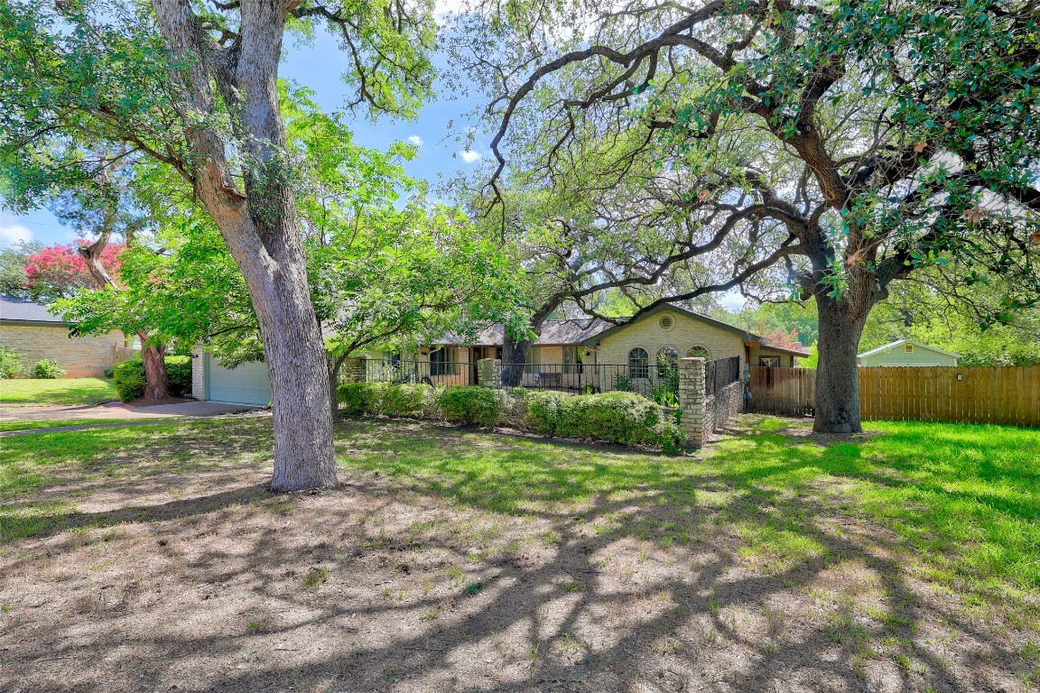 Property Photo: 1207 Oak Shadows Circle TX 78758