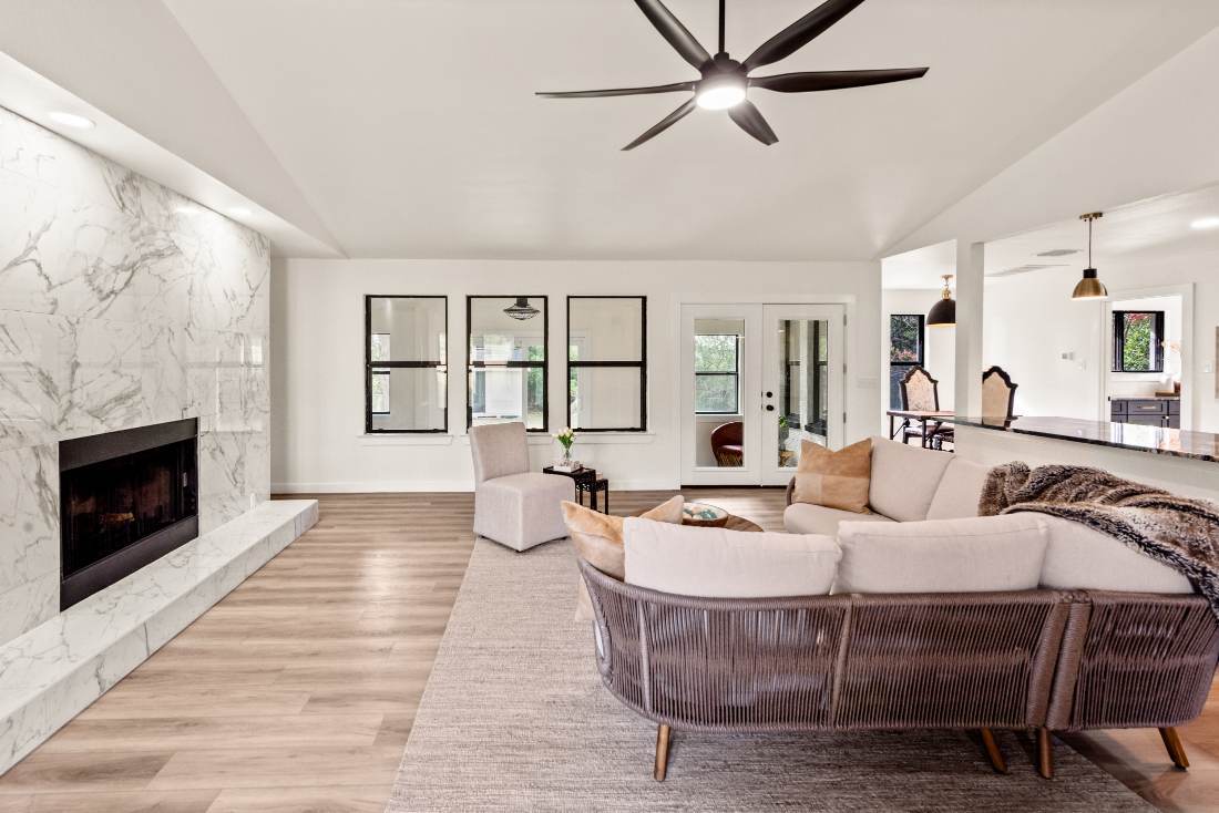 Property Photo: 8401 Persimmon Grove TX 78737