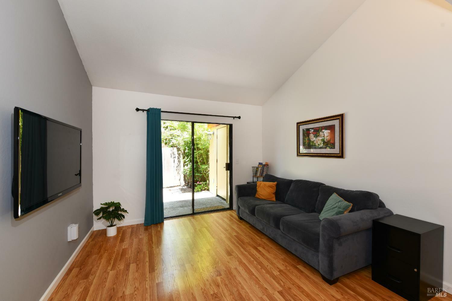 Property Photo: 13 Redwood Court CA 95409