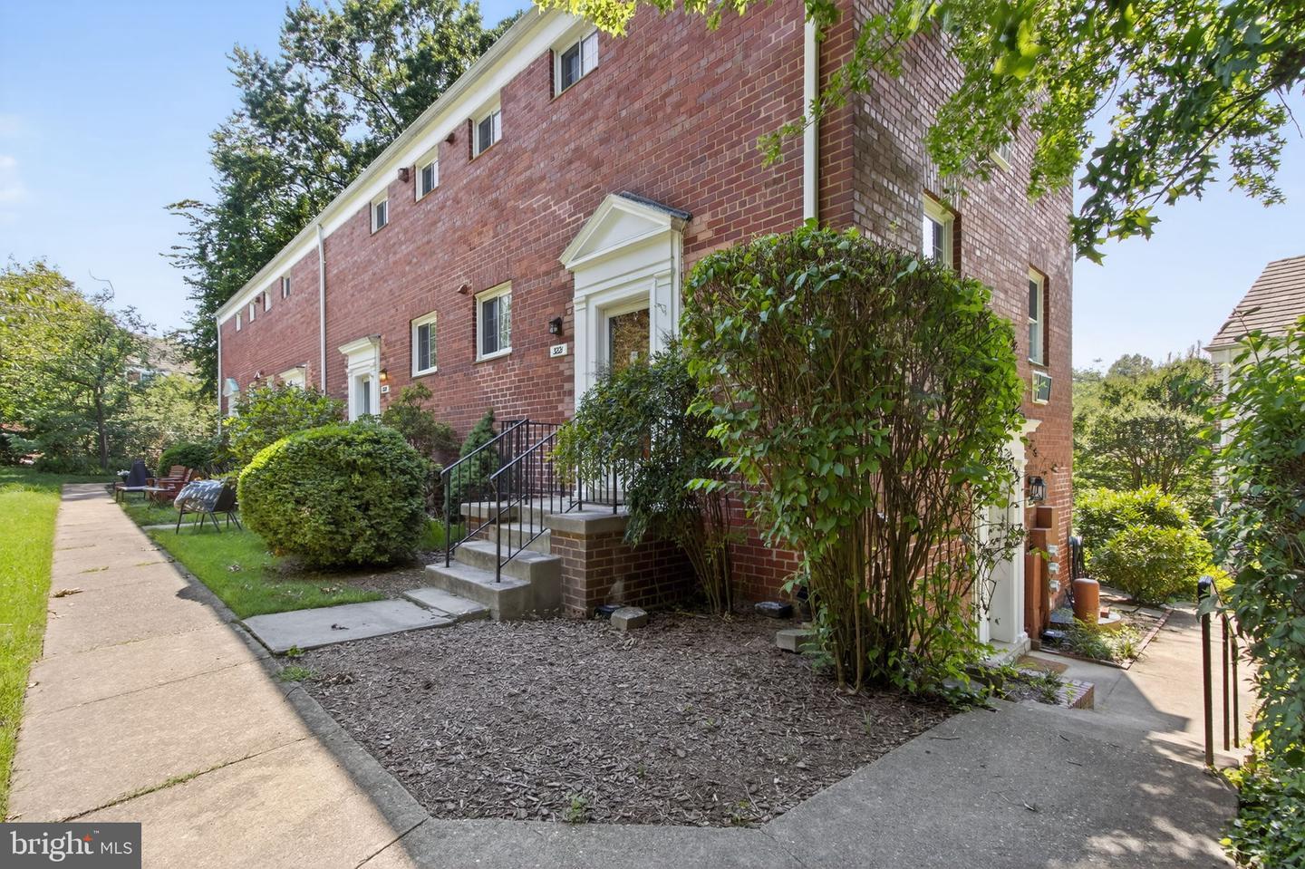 Property Photo: 3221 Valley Drive 712 VA 22302