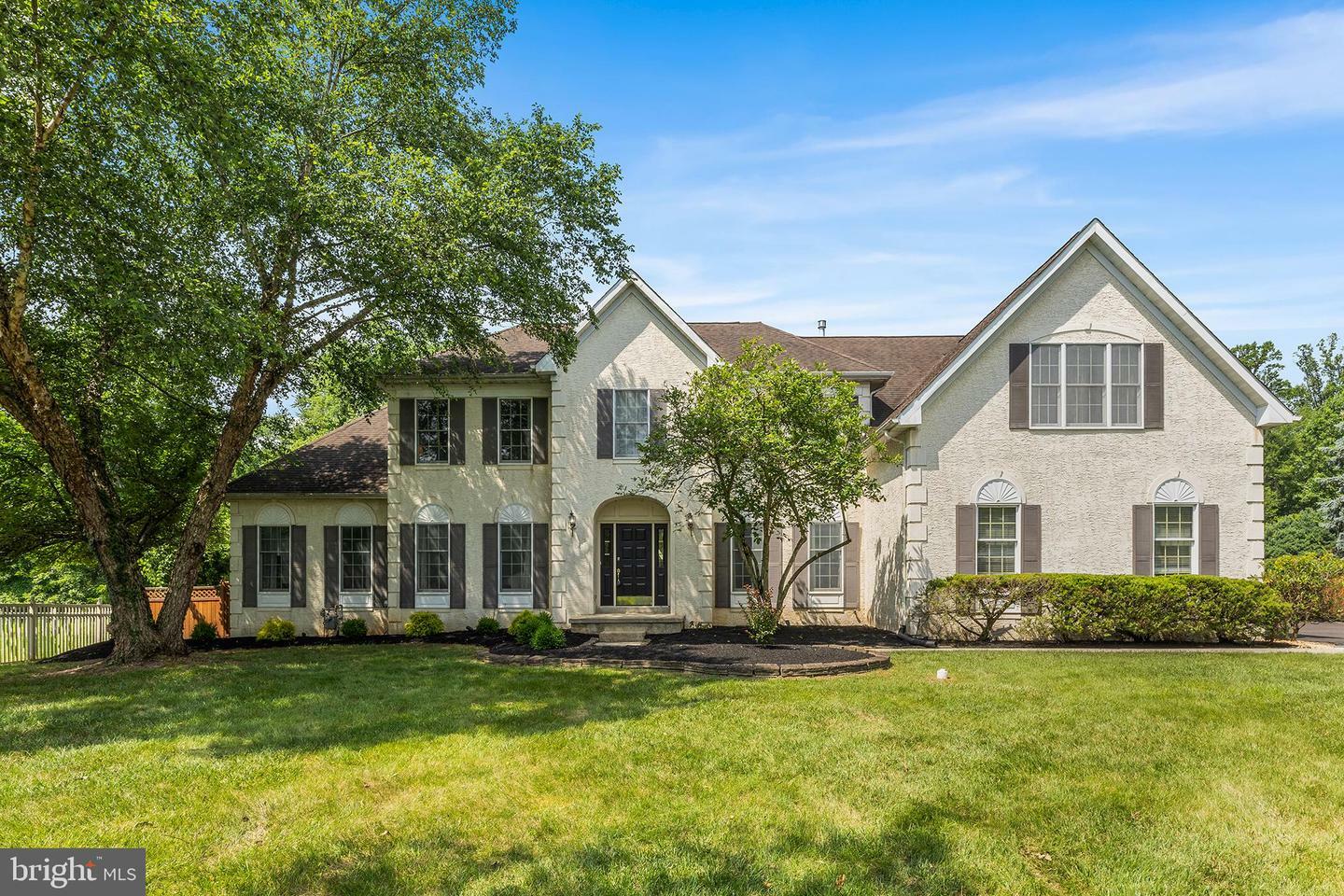 Property Photo: 19 Saratoga Court PA 18966