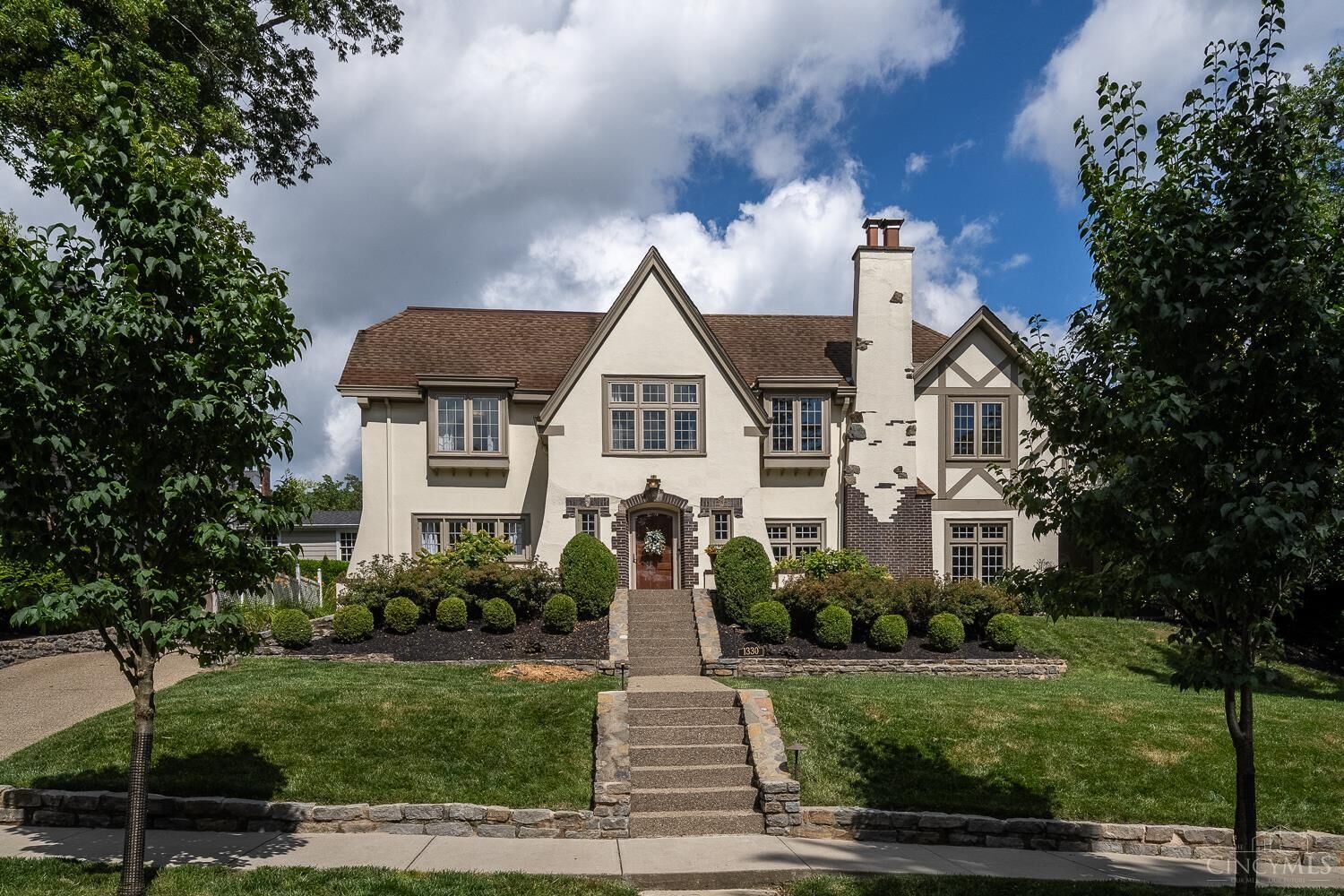 Property Photo: 1330 Observatory Drive OH 45208