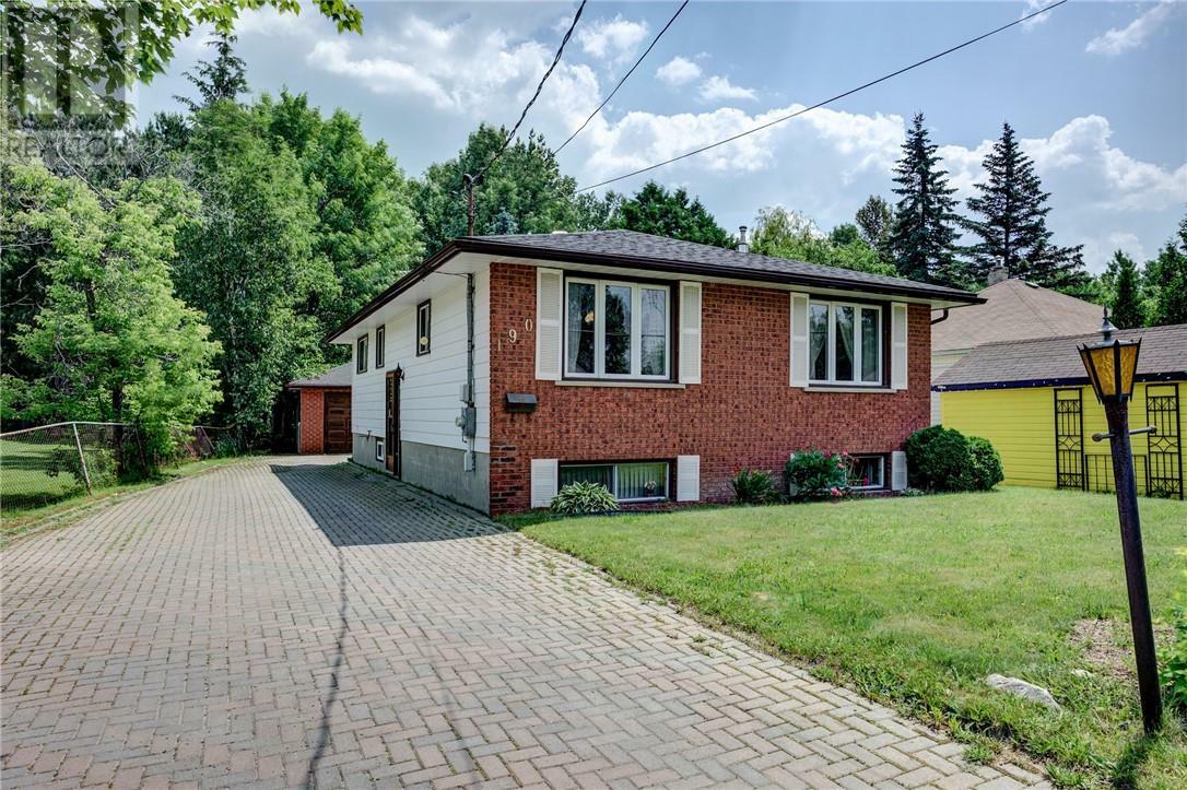 Property Photo: 190 Fourth Ave ON P3B 3R8