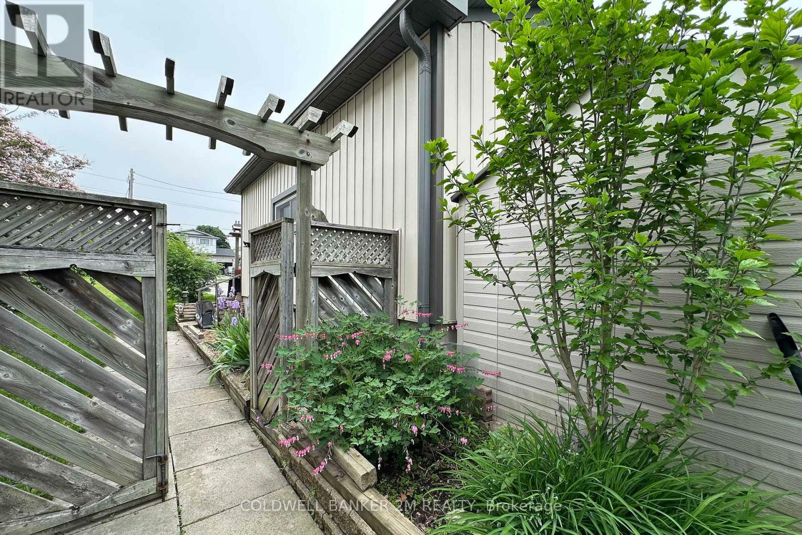 Photo de la propriété: 2604 Prestonvale Road ON L1E 2R9