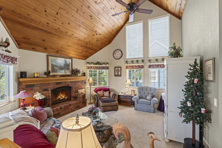 Property Photo: 692 Zurich Drive CA 92352