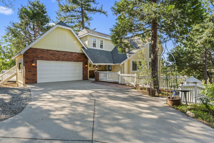Property Photo:  692 Zurich Drive  CA 92352 