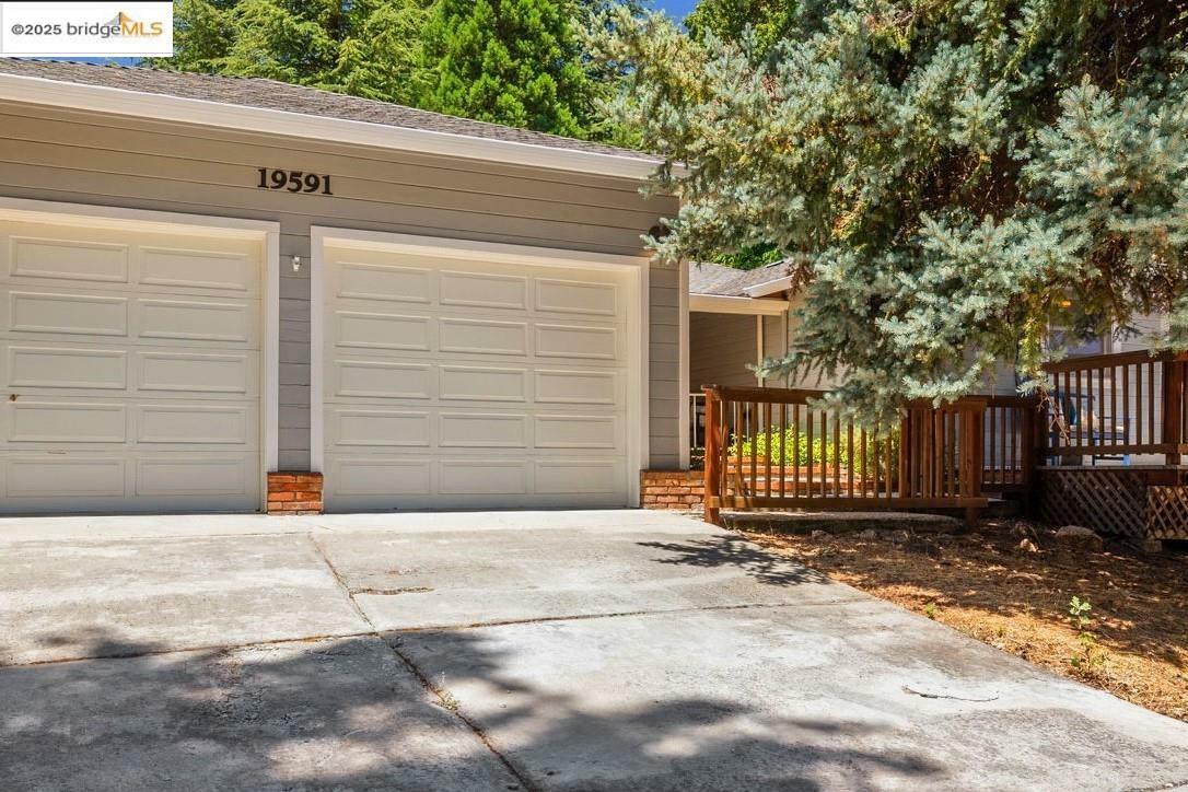 Property Photo: 19591 Chaffee Circle CA 95321