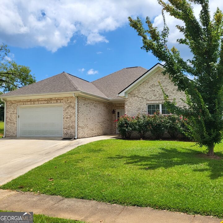 Property Photo: 3508 23rd Drive AL 36854