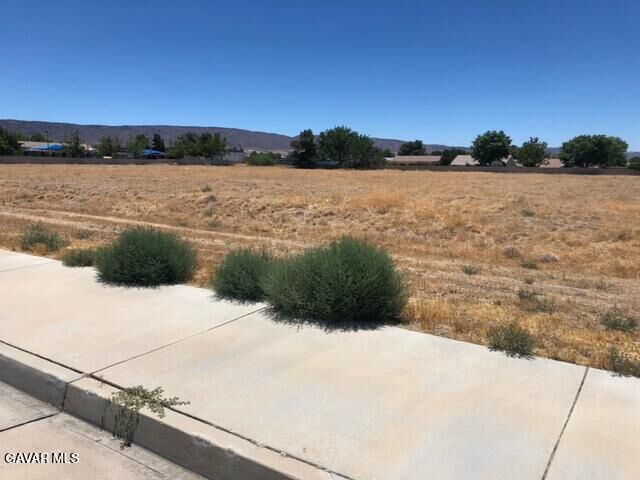 Property Photo:  60 Th St W &Amp Ave J-6  CA 93536 