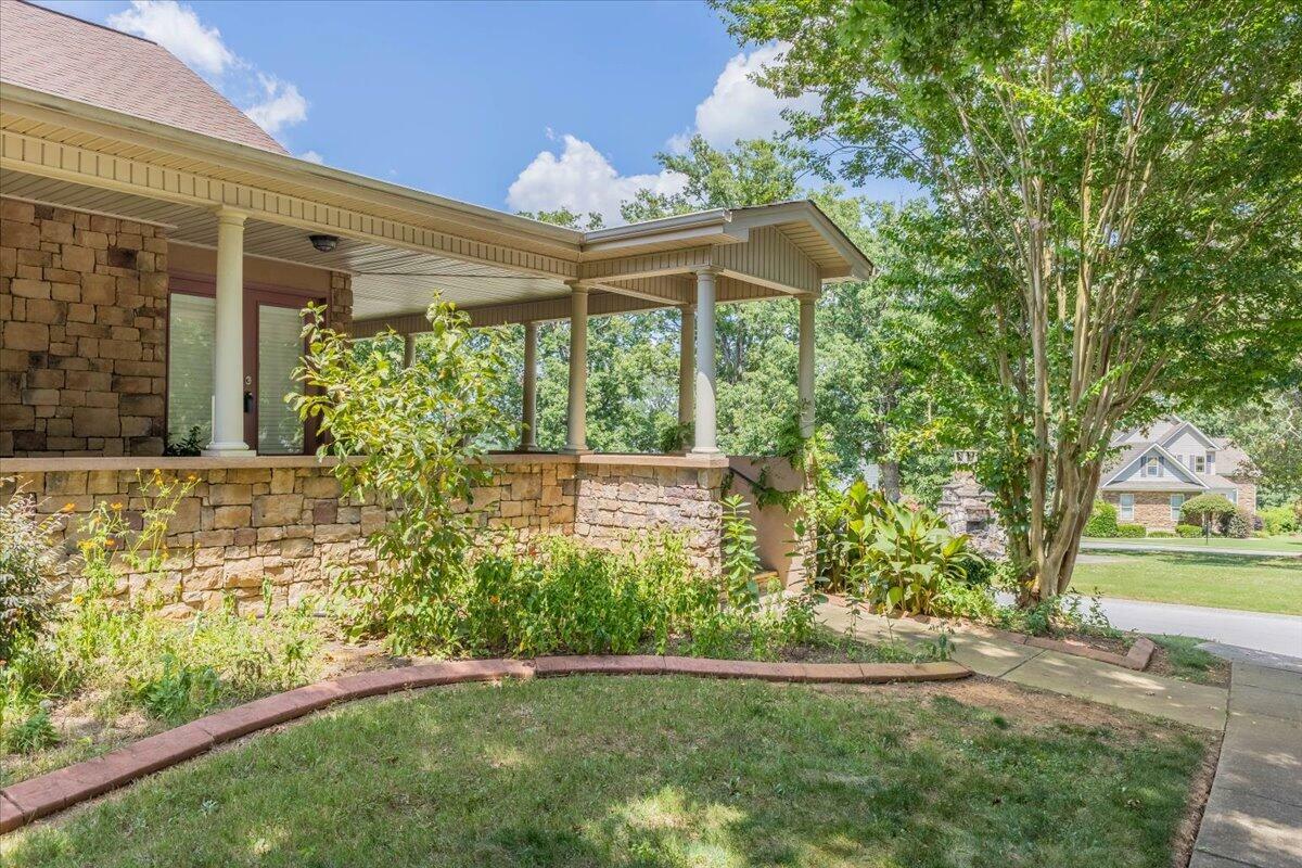 Property Photo: 324 Avenue Of The Oaks GA 30739