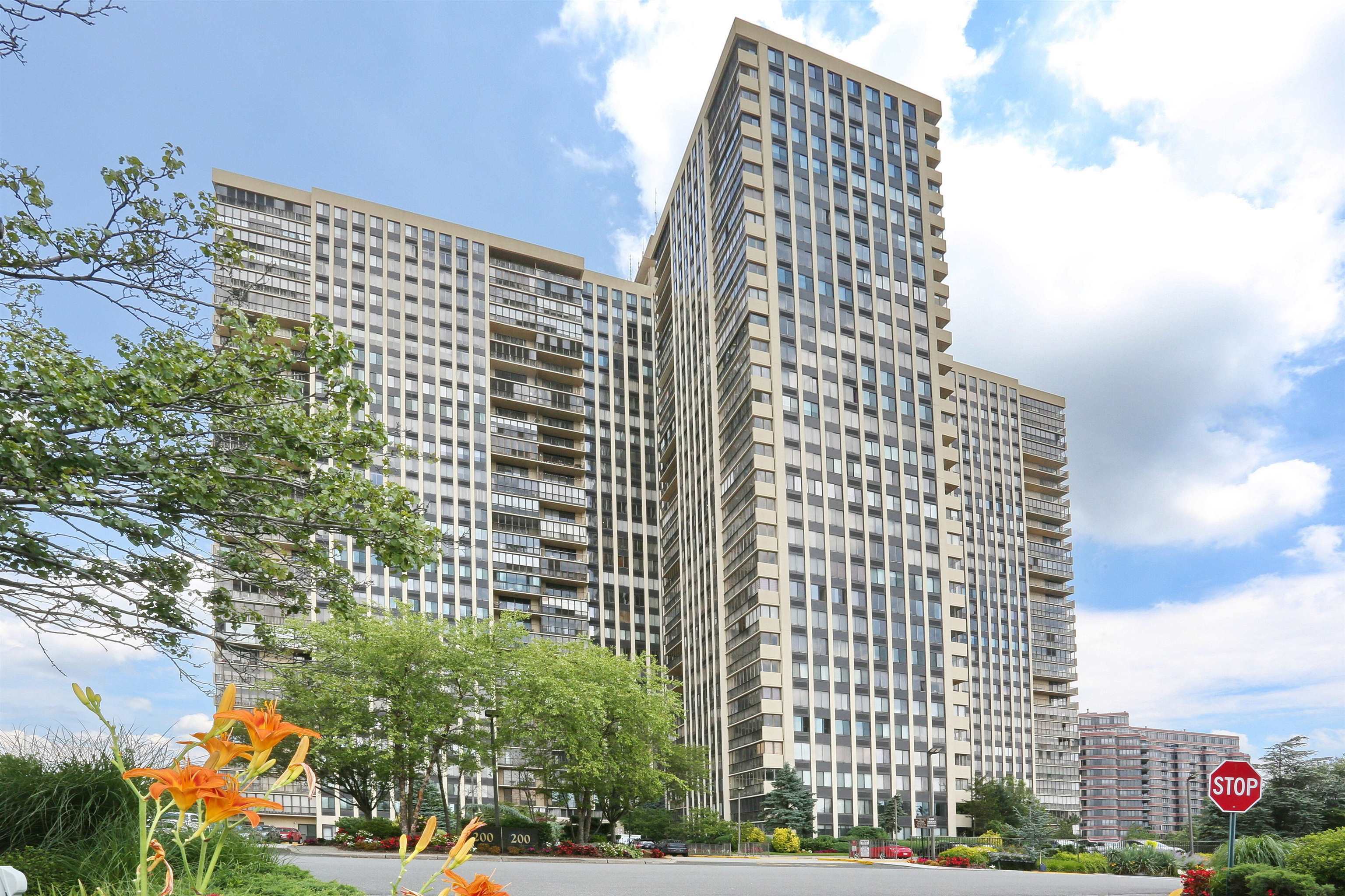 Property Photo: 200 Winston Dr 2116 NJ 07010