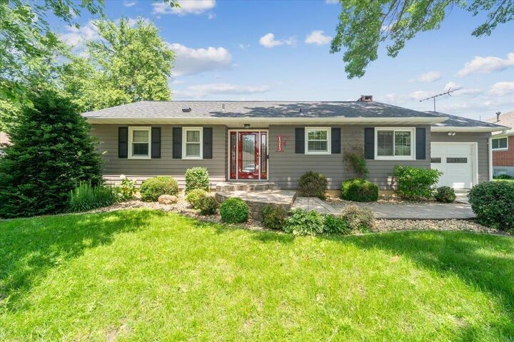 Property Photo:  1213 Elm Street  IA 50662 