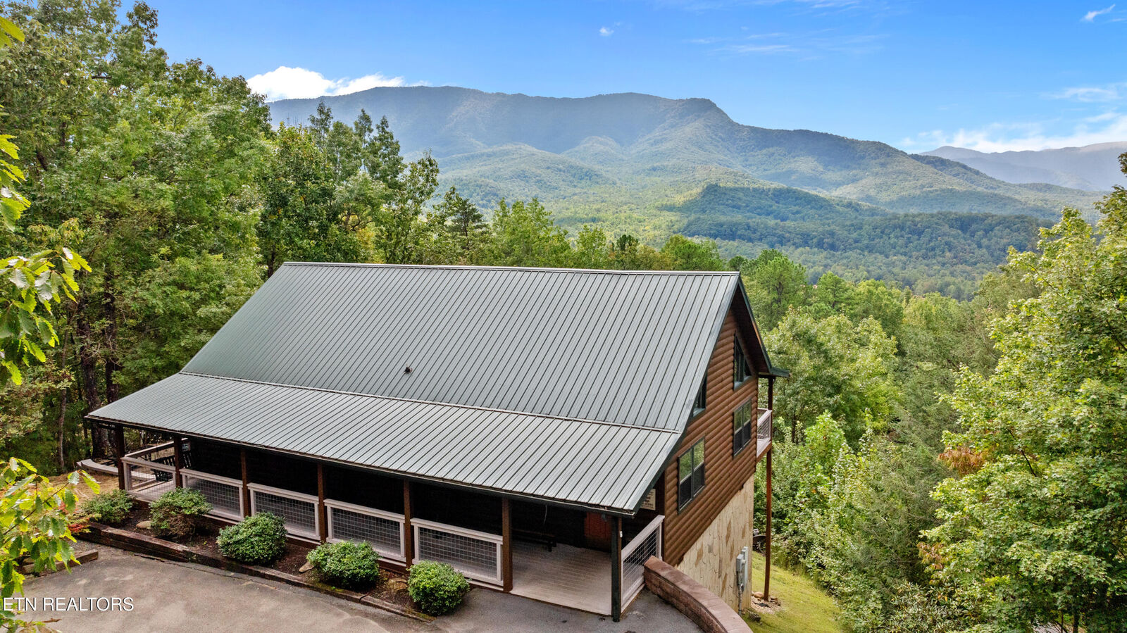 Property Photo: 859 Pinnacle Vista Rd TN 37738