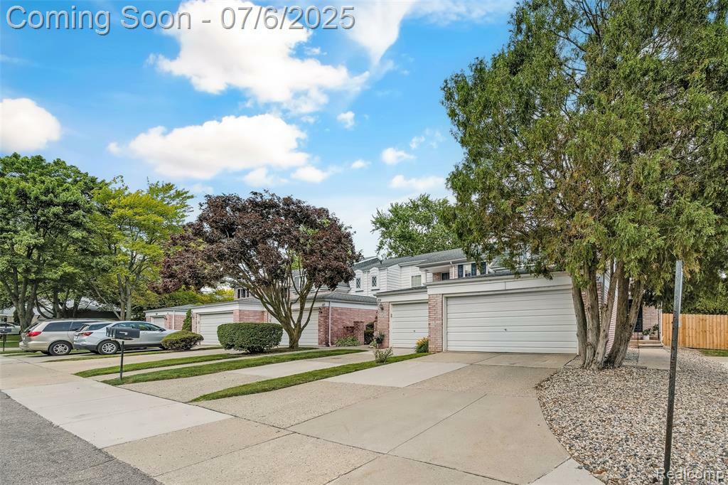 Property Photo: 161 Stratford Lane MI 48309
