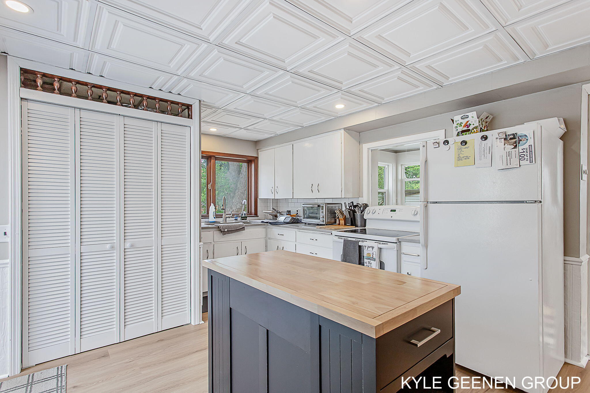 Property Photo: 25 W 14th Street MI 49423