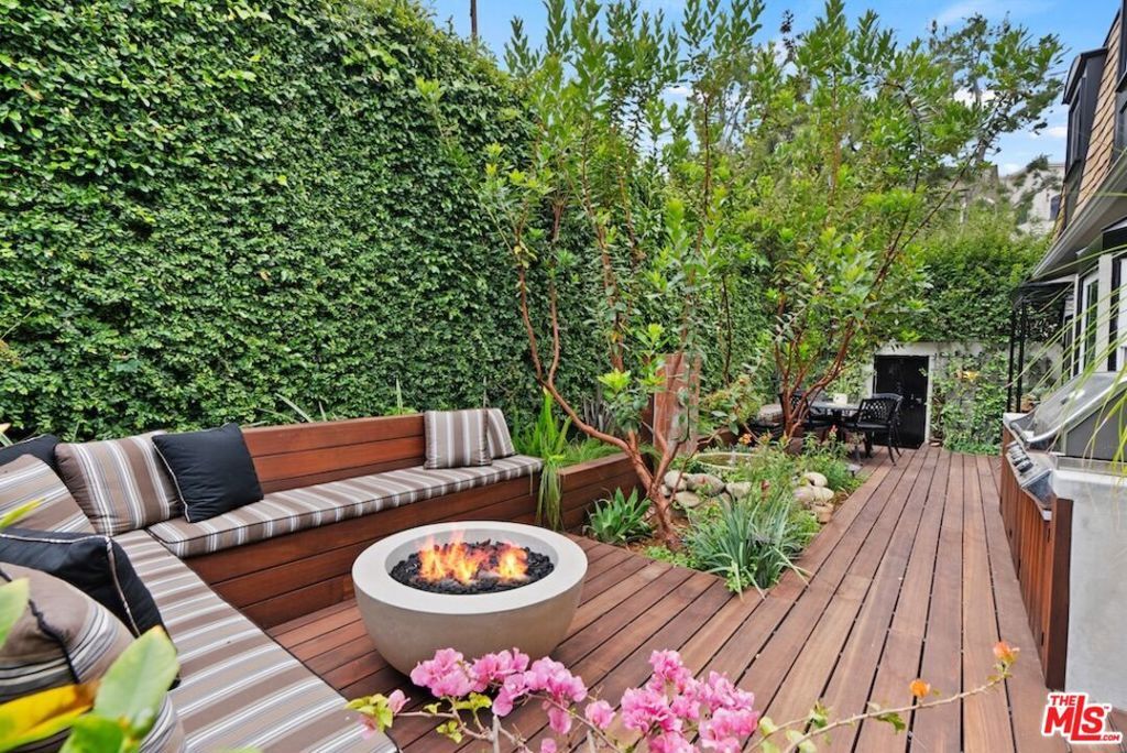 Property Photo:  11051 Strathmore Drive 1  CA 90024 