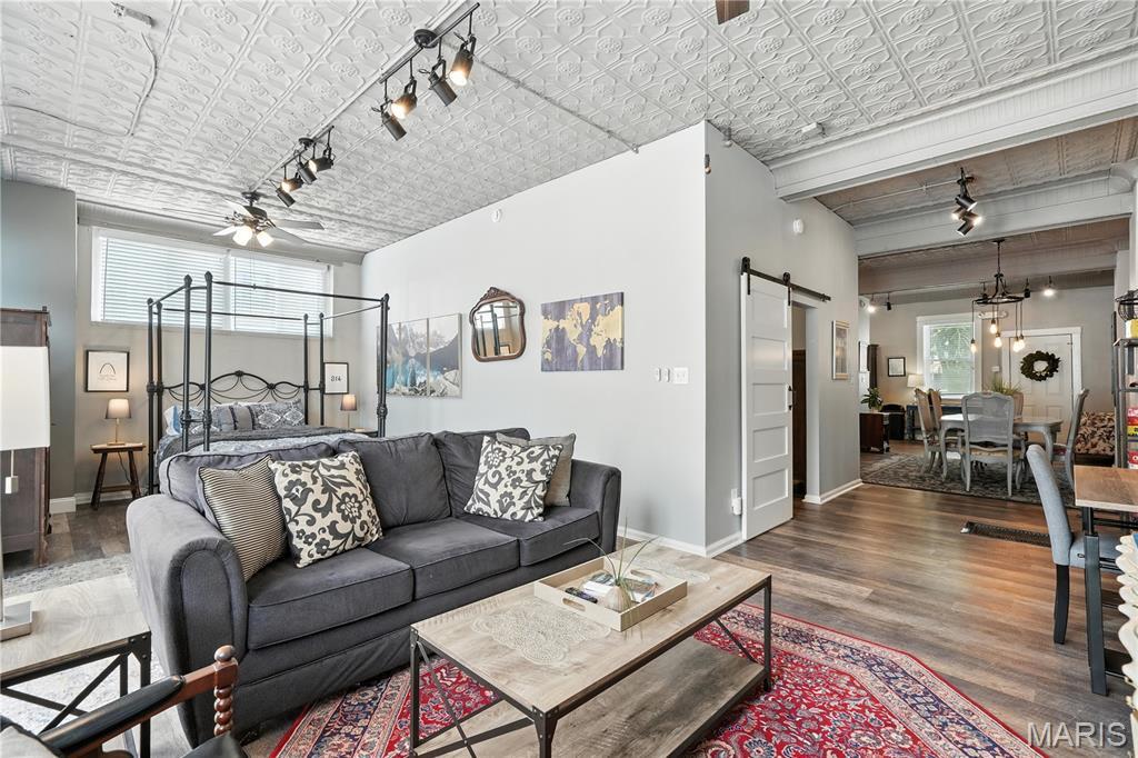 Property Photo: 6020 Southwest Avenue MO 63139