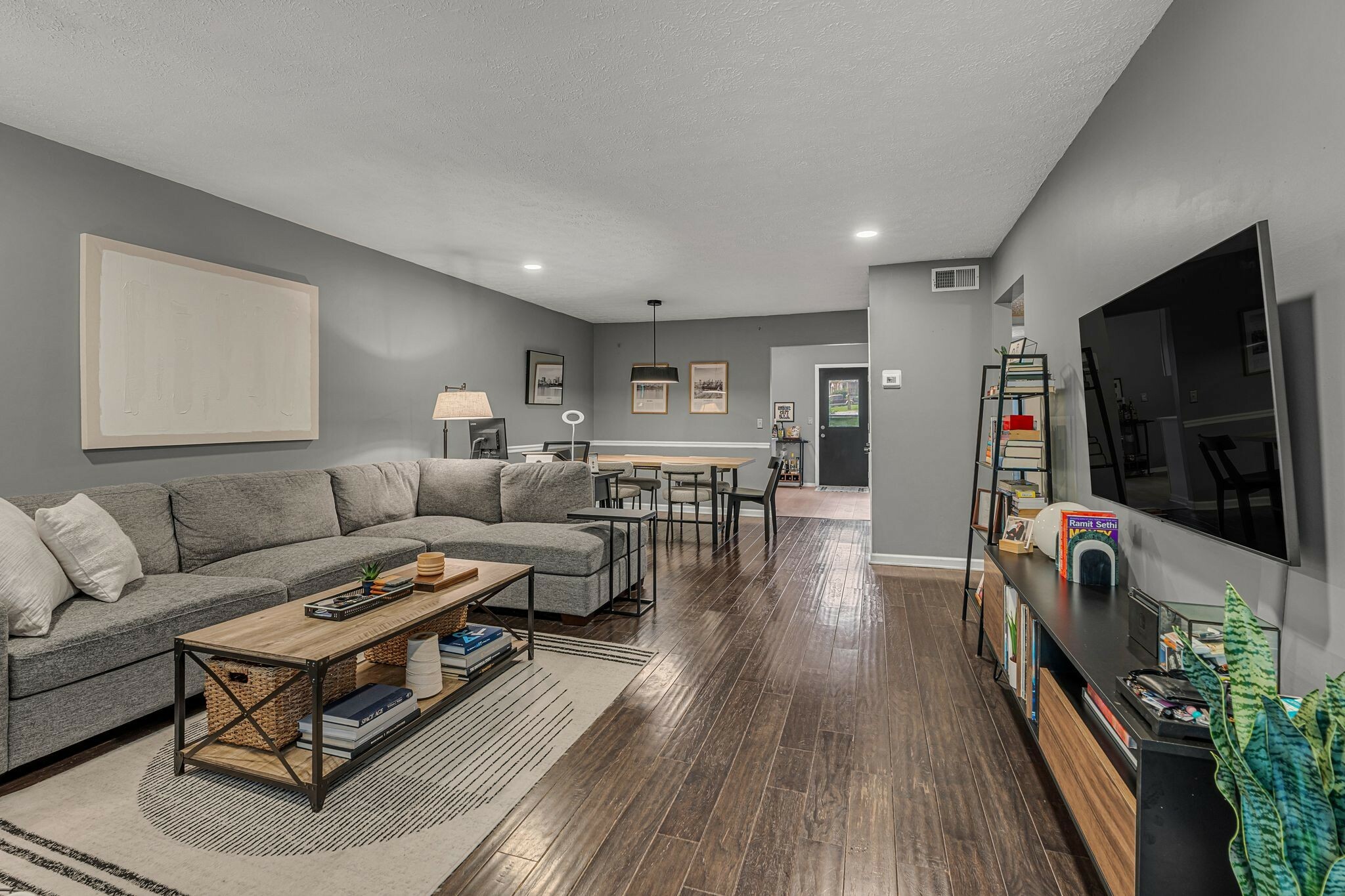 Property Photo: 212 Oak Grove Dr TN 37217