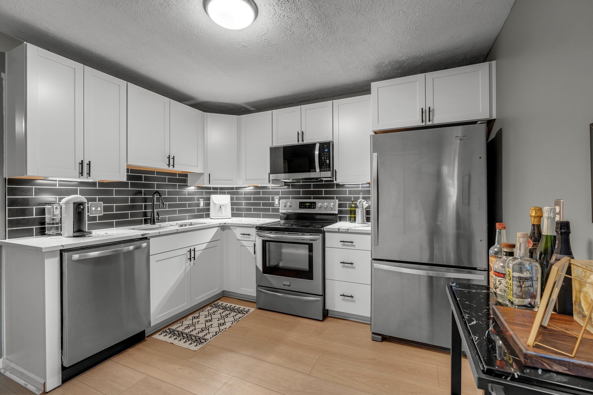 Property Photo: 212 Oak Grove Dr TN 37217
