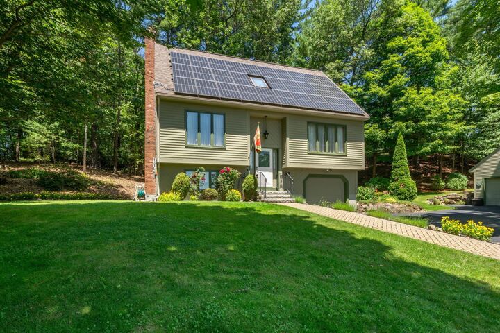 Property Photo:  139 Barretts Hill Road  NH 03051 