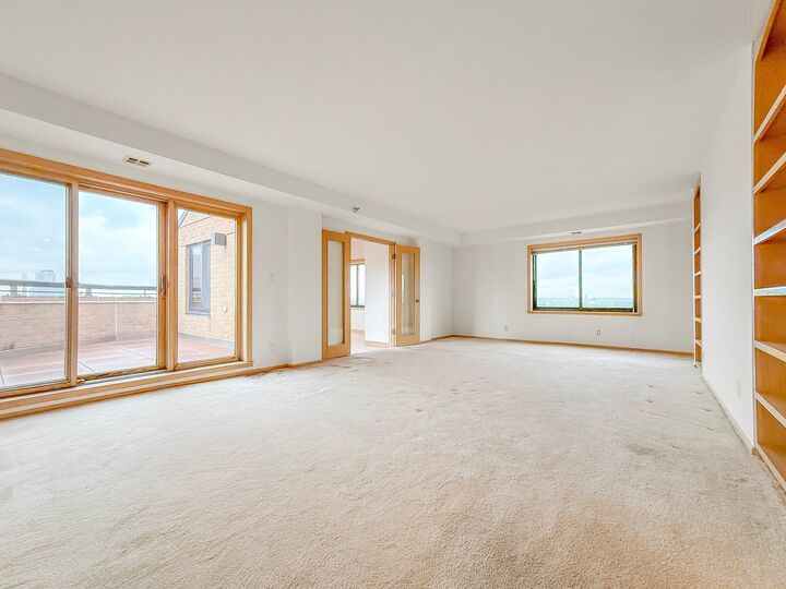 Property Photo:  110 1st Avenue NE 1006  MN 55413