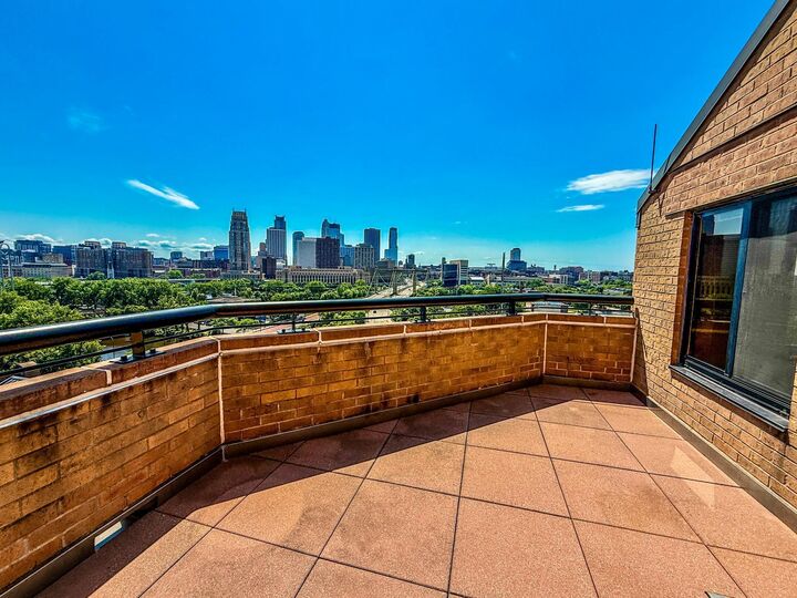 Property Photo:  110 1st Avenue NE 1006  MN 55413 