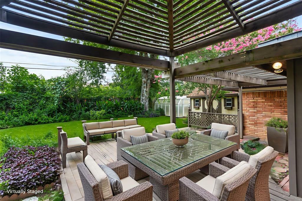 Property Photo: 520 Circleview Drive N TX 76054