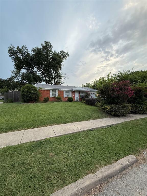 Property Photo: 2029 Del Oak Drive TX 75149