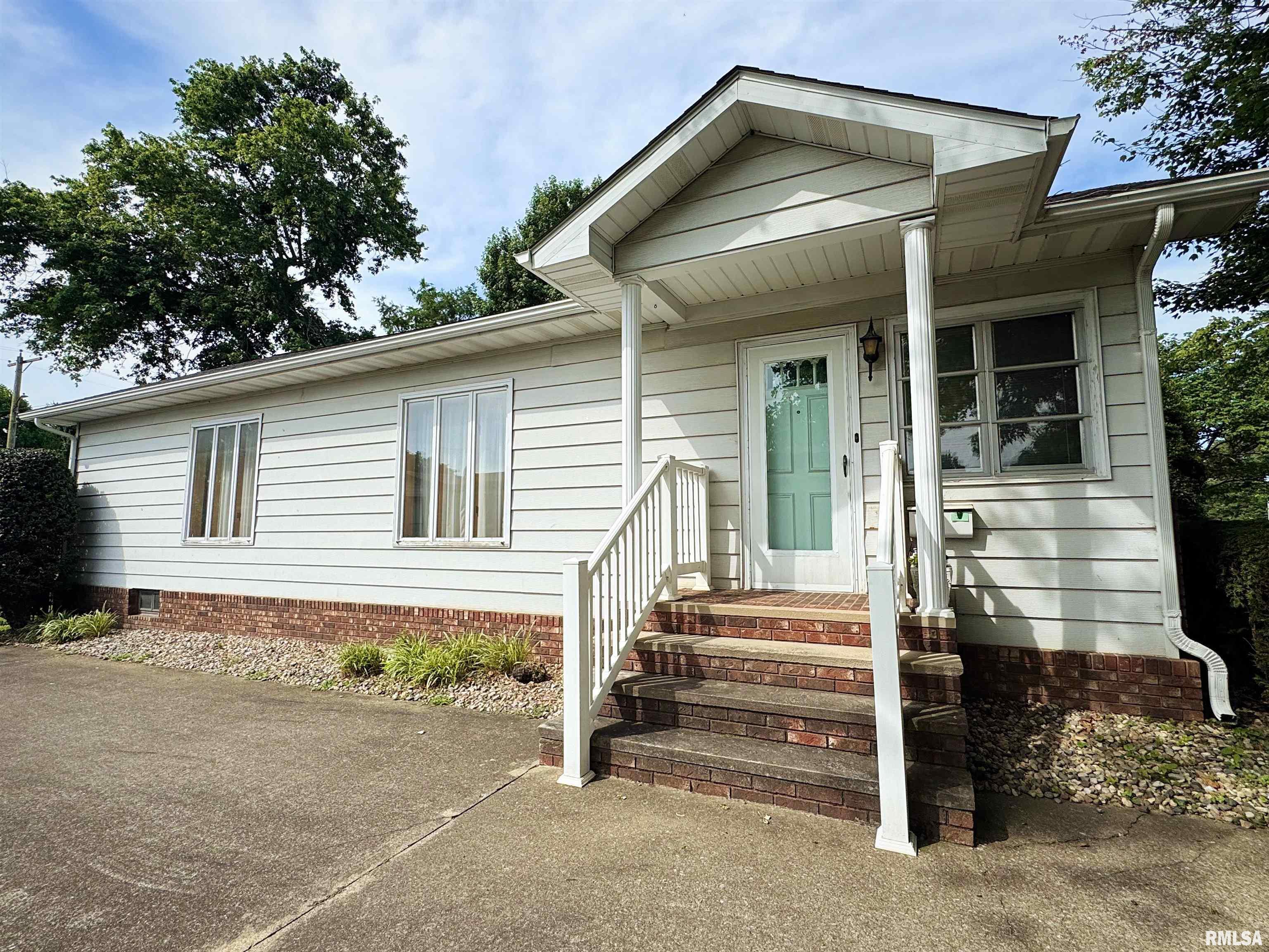 Property Photo:  208 Baggott Street  IL 62999 